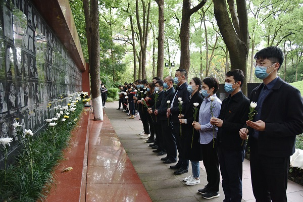 1617452617134018.jpg 祭奠英烈.jpg